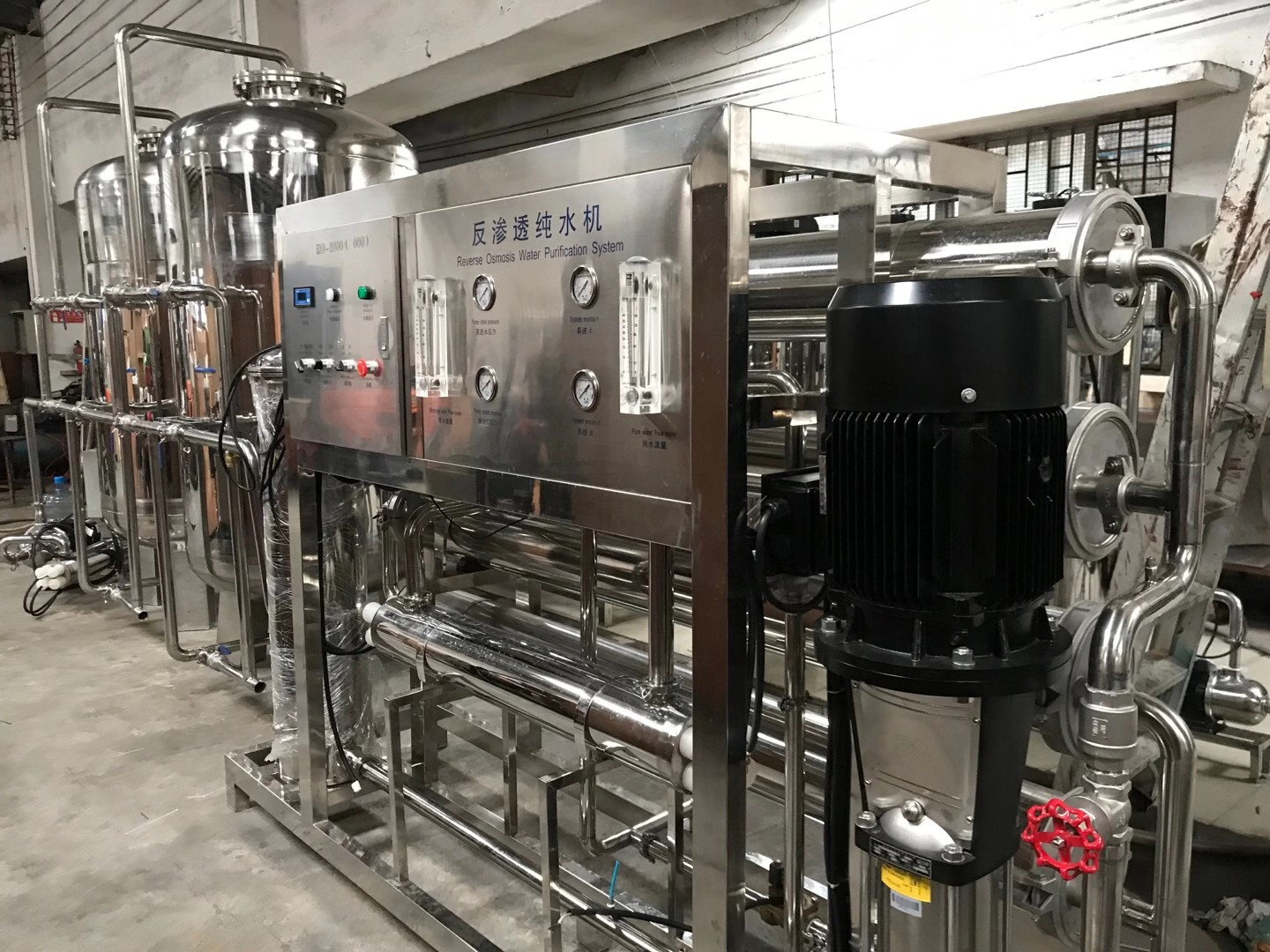 Trail run of 5000BPH small bottle water production line